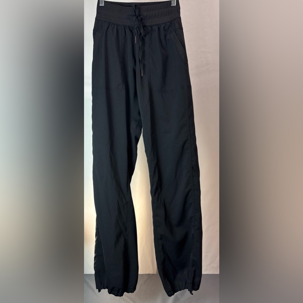 SOLD Lululemon Women Dance Studio Mid Rise Crop Pants Size 4 Black Stretch